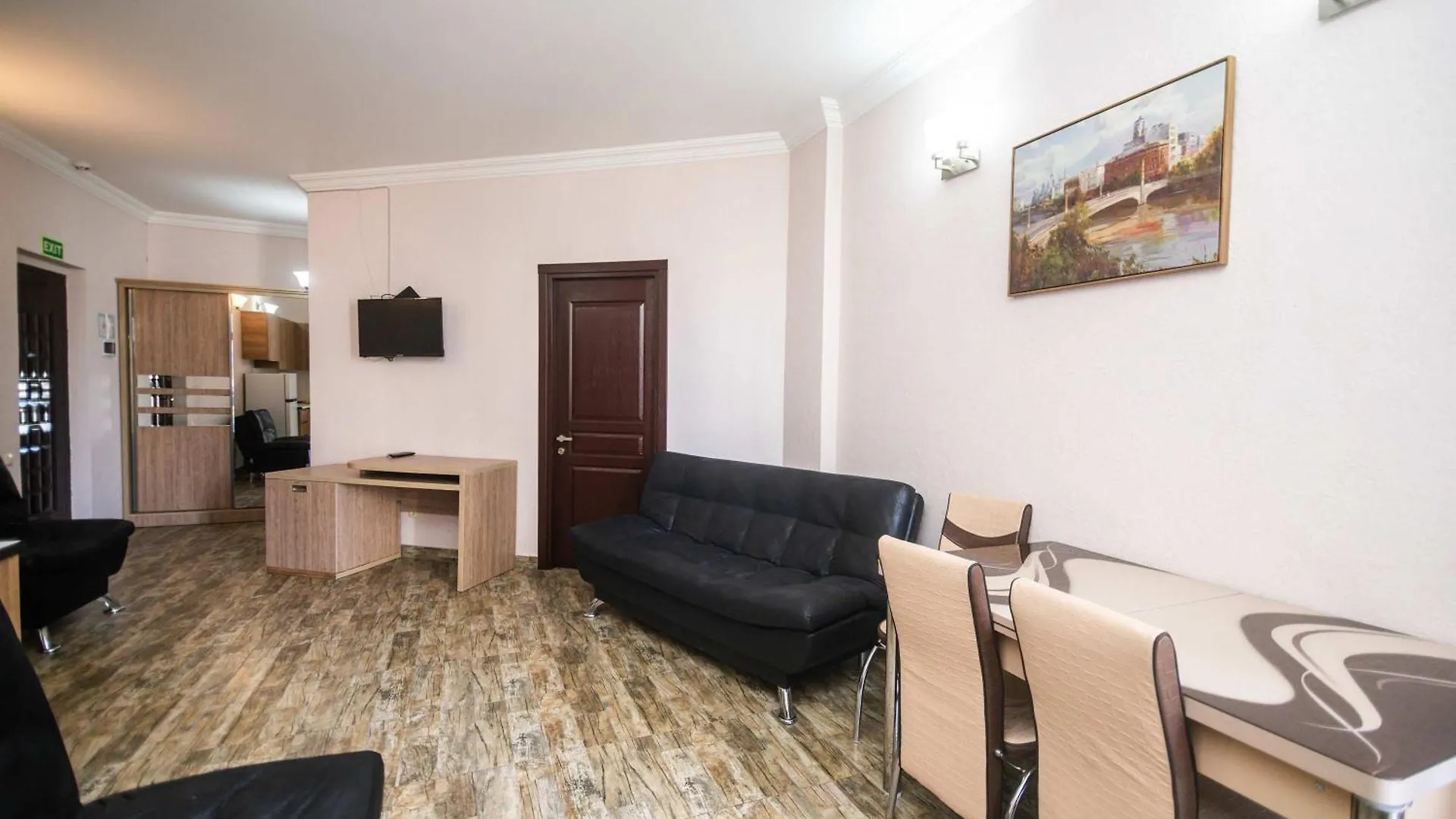 شقة Batumi 3-Apt Combo 3Br 3 Bath Sleeps 9 - Wehost